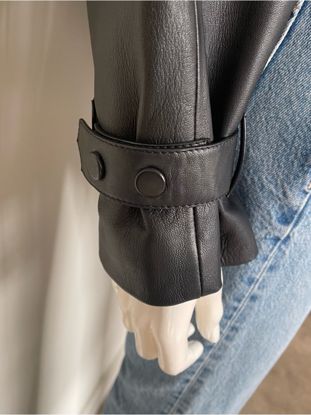 MASSIMO DUTTI Cropped Nappa Leather Trench Coat in Black - Picture 6 of 8